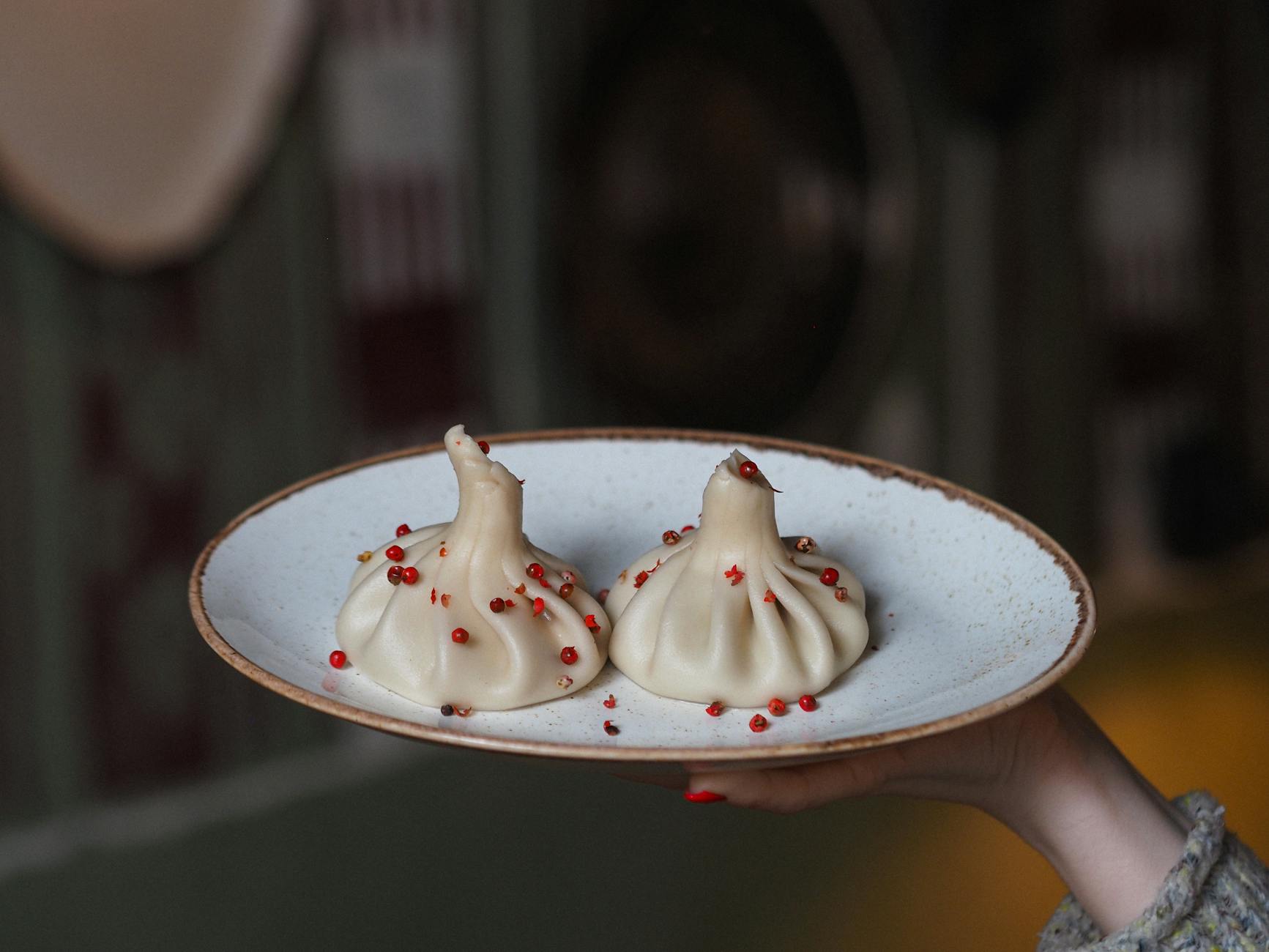 Georgien Essen und Trinken – Khinkali-Teigtaschen mit Fleischfüllung
