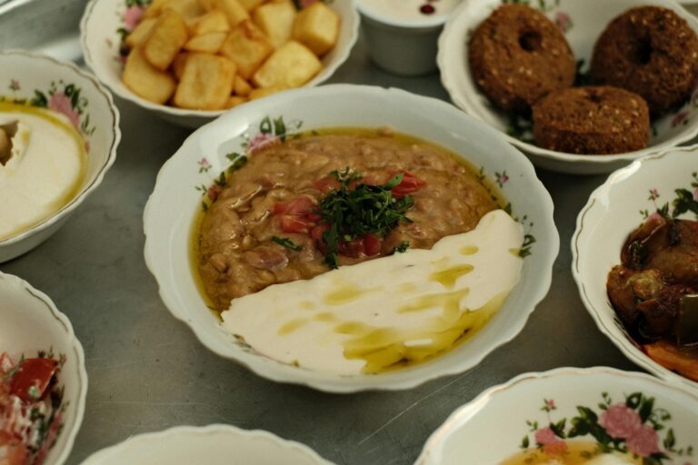 Jordanien Essen und Trinken: Die kulinarischen Highlights des Landes Jordanien Essen und Trinken – levantinische Mezze-Auswahl