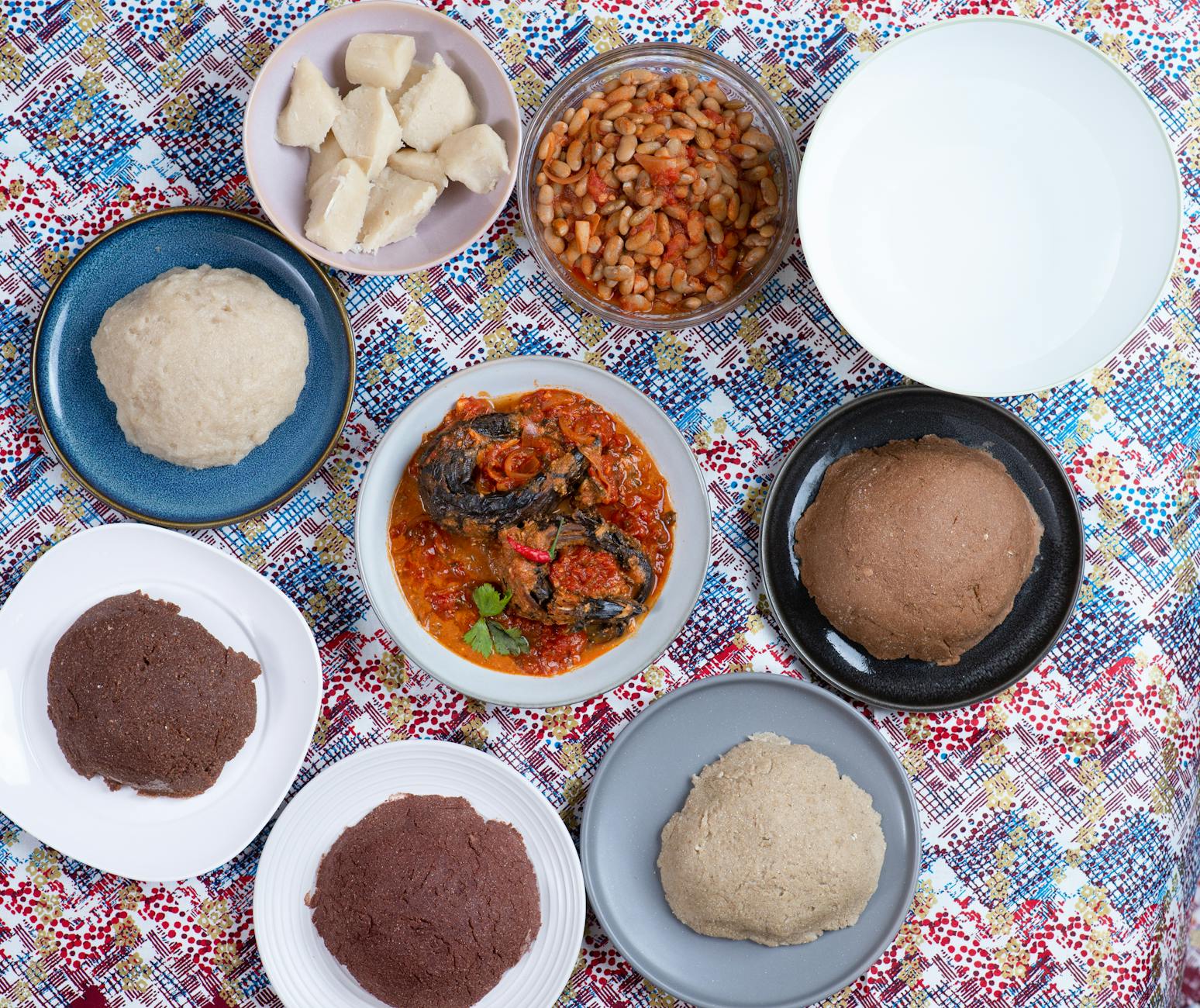 Kenia Essen und Trinken – Ugali-Maisbrei mit Beilagen