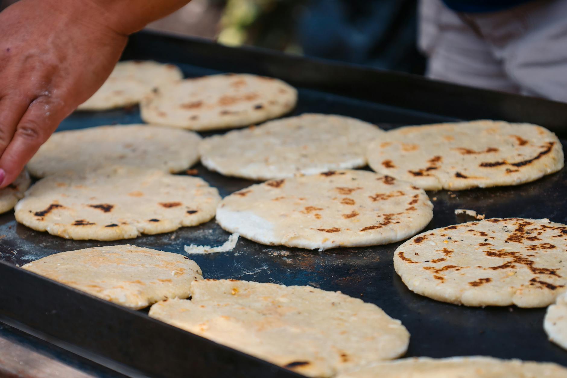 Kolumbien Essen und Trinken – Arepas mit Käse