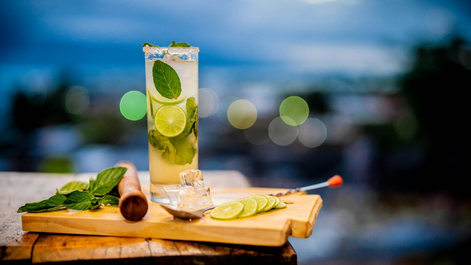 Kuba Essen und Trinken – Mojito mit frischer Minze und Limette