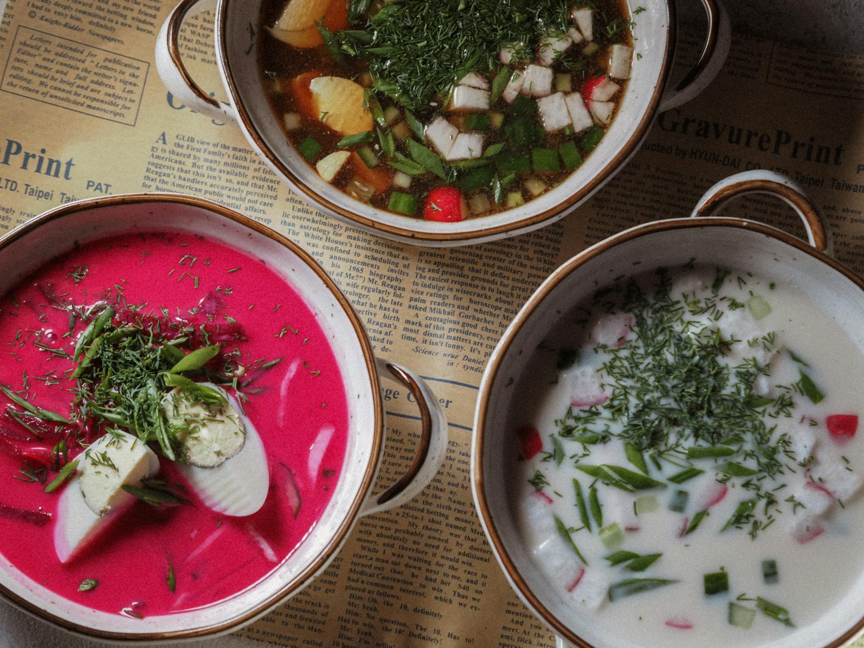 Litauen Essen und Trinken – pinkfarbene Šaltibarščiai-Suppe