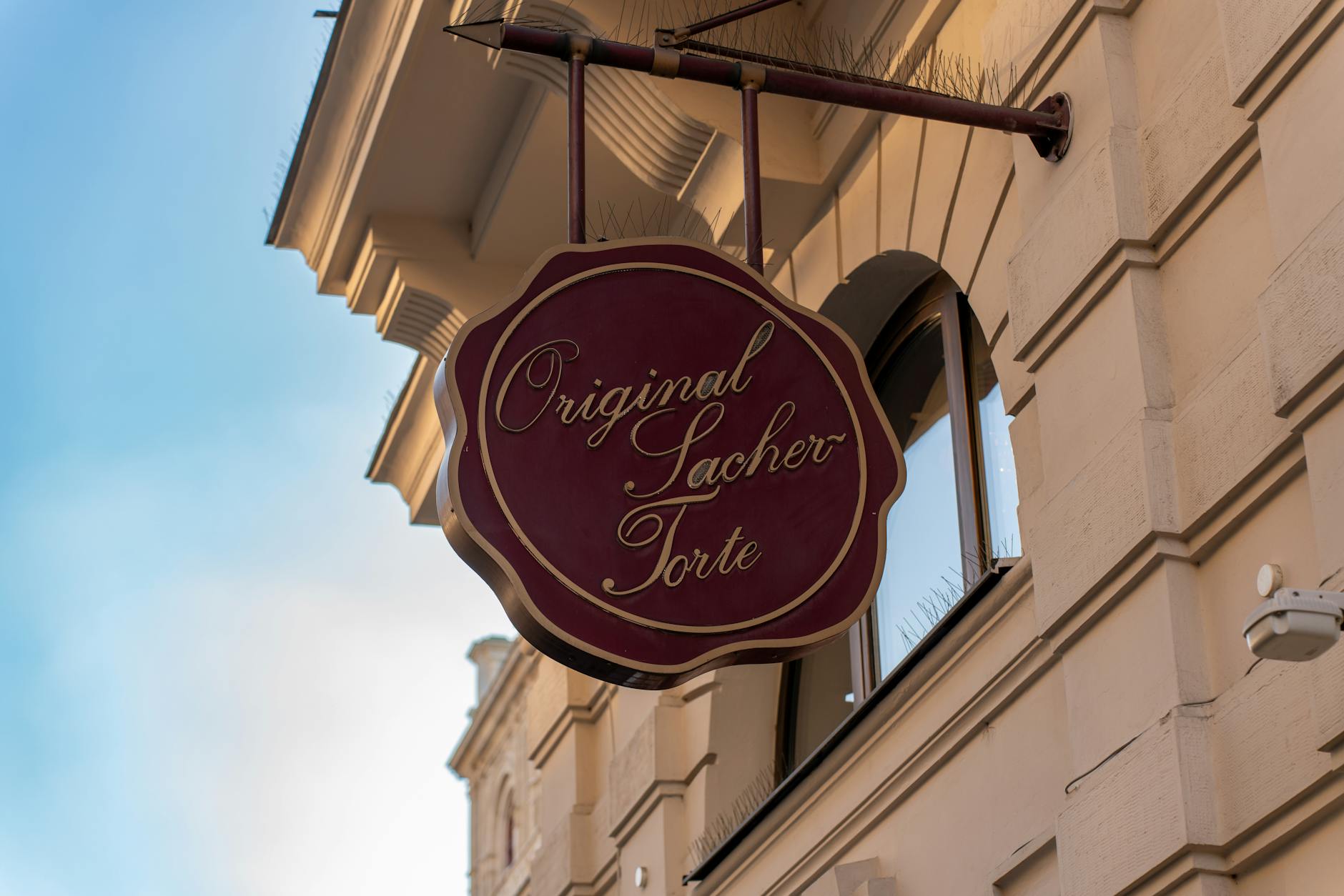 Österreich Essen und Trinken – Sachertorte mit Schlagobers