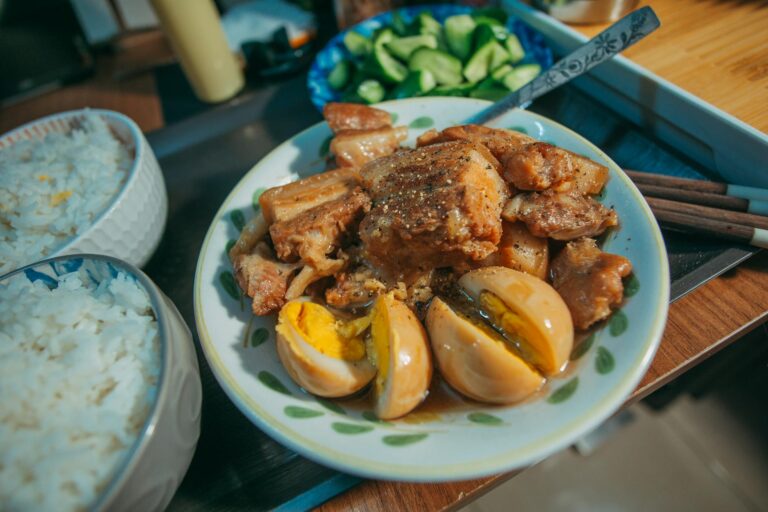 Philippinen Essen und Trinken – Chicken Adobo mit Reis