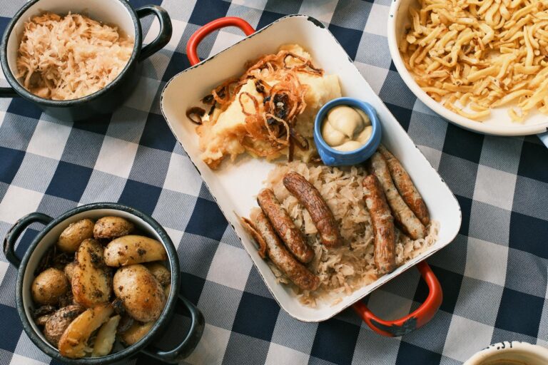 Spätzle selber machen: Schwäbisches Erbe in 30 Minuten Spätzle selber machen – Käsespätzle mit Röstzwiebeln