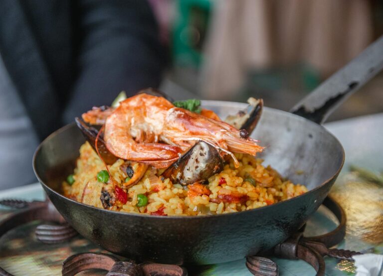 Spanien Essen und Trinken – Paella Valenciana