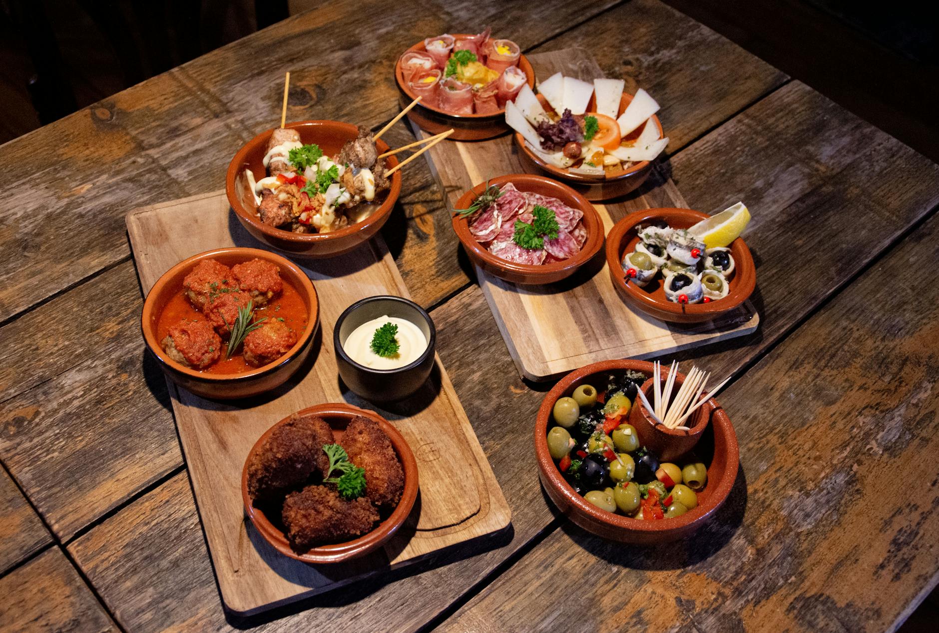 Spanien Essen und Trinken – spanische Tapas-Auswahl