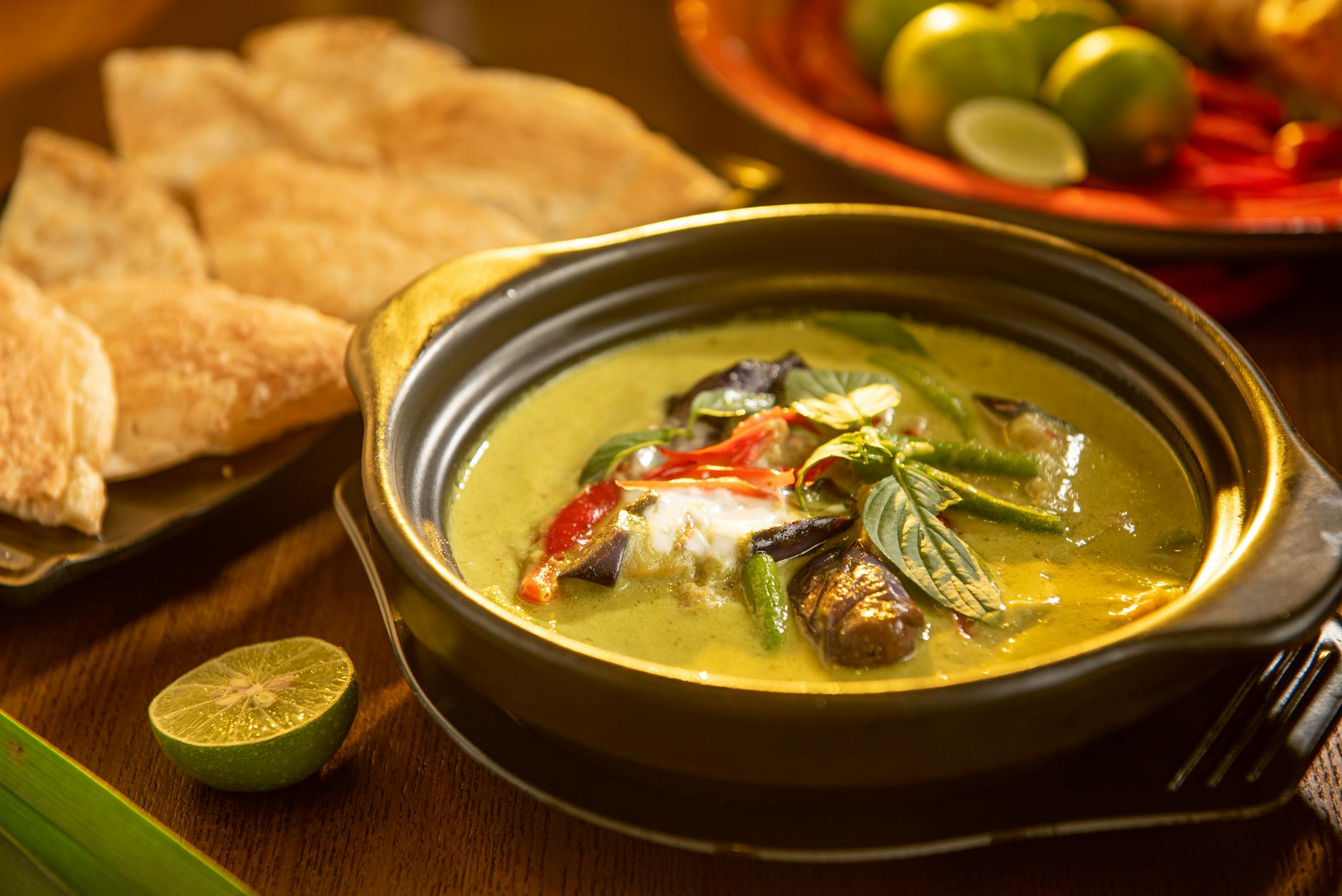Thailand Essen und Trinken – Grünes Thai Curry mit Kokosmilch