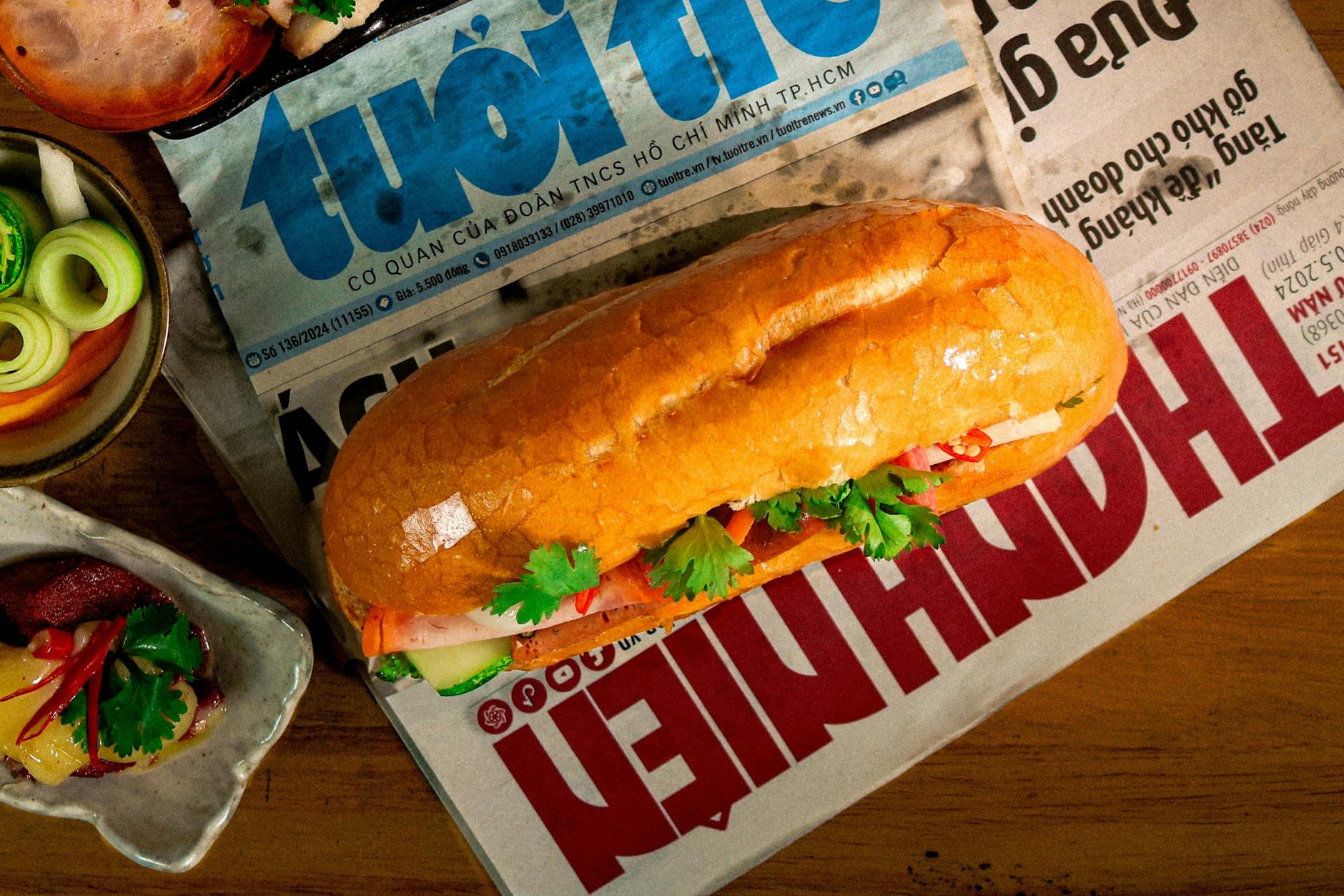 Vietnam Essen und Trinken – Banh Mi Sandwich mit Schweinefleisch und Gemüse
